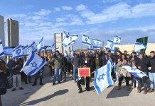 Israel’s State Radio Complains: Why Don’t IDF Soldiers Remove Protesters Blocking Humanitarian Trucks to Gaza?