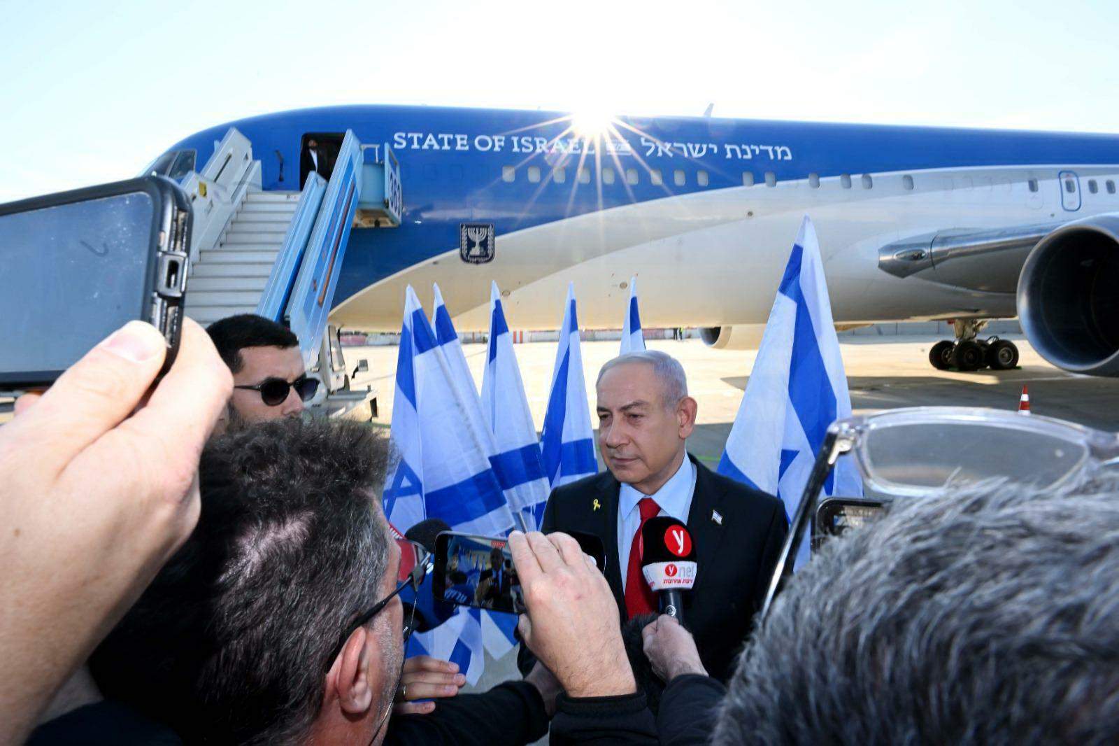 Netanyahu Advisor Threatens 'Hard Way' if Hamas Does Not Disarm Under U.S.-Backed Gaza Plan